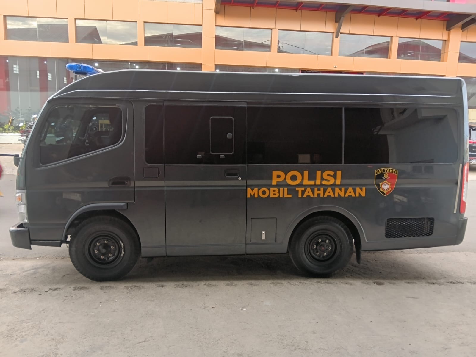 Mobil dan Motor Patroli Polisi: Kendaraan Operasional untuk Mendukung Keamanan